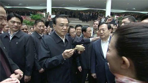 國家博物館正式收藏李克強義烏獲贈撥浪鼓