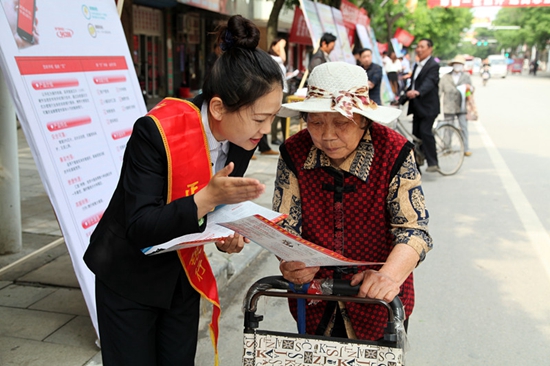 正陽(yáng)縣開(kāi)展打擊非法集資集中宣傳