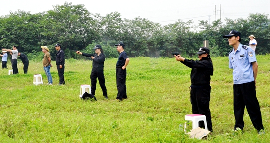 西平警方實彈射擊訓練壯警威