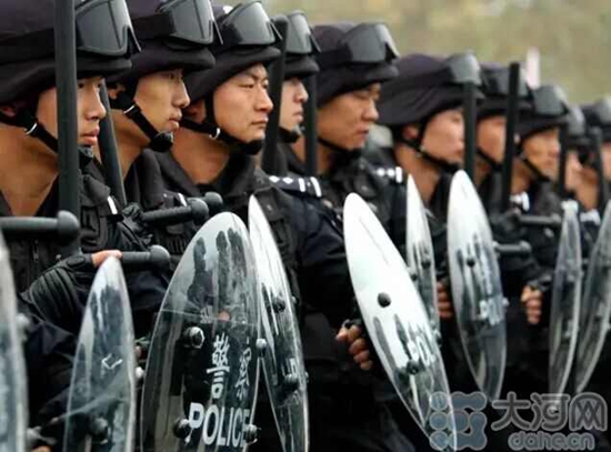 鄭州警方進(jìn)入戰(zhàn)備狀態(tài) 發(fā)動(dòng)30余萬人入戶走訪街面巡邏