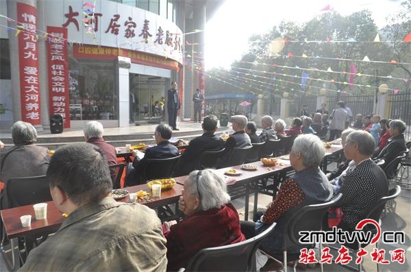 愛心企業(yè)、幼兒園走進(jìn)大河居家養(yǎng)老中心(圖文)