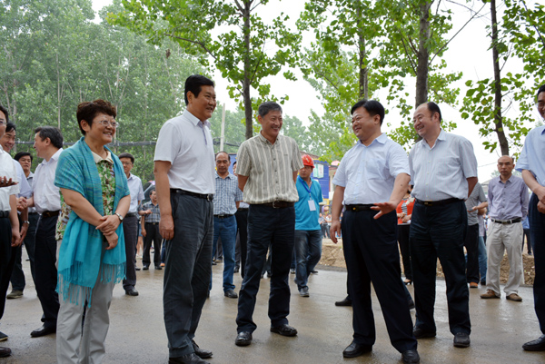 全省農(nóng)村公路“三年行動(dòng)計(jì)劃”現(xiàn)場推進(jìn)會(huì)在平輿縣召開