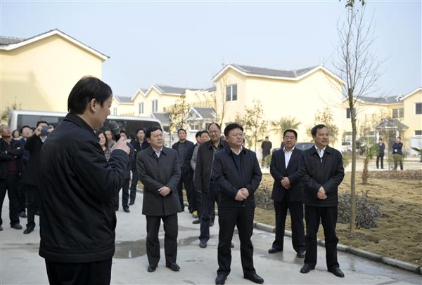 陳星：確?！熬珳史鲐?、不落一人”