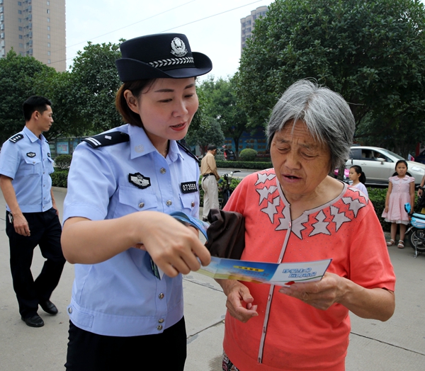 市公安機關(guān)舉行“國際禁毒日”宣傳活動