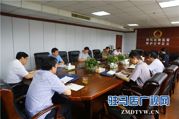 班子成員在逐一進(jìn)行對(duì)照檢查.JPG