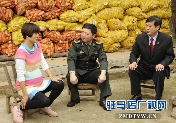 【03】軍功章里也有你的一半！劉衛(wèi)國院長、孫亞軒院長向軍人妻子表示敬意.jpg