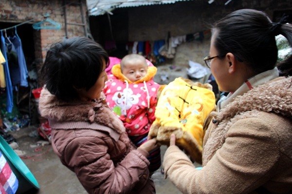 愛(ài)心包裹不斷寄來(lái) 社會(huì)關(guān)愛(ài)溫暖小三斤