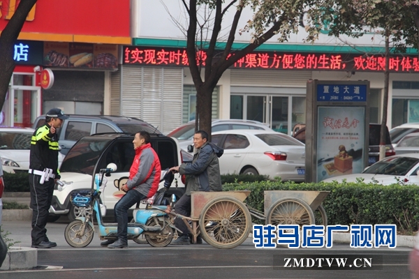 1這樣“拖車”上路，太危險了.JPG