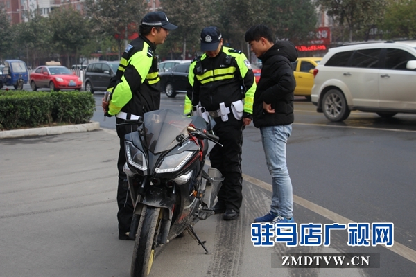 6仔細詢問連駕照都沒有，小伙子膽子不小.JPG