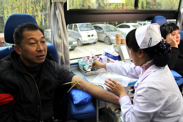 駐馬店廣播電視臺組織職工義務(wù)獻血