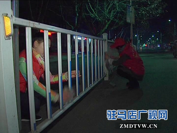 西平縣各界志愿者開展“走近環(huán)衛(wèi)工人，共建美麗西平”凌晨義務(wù)勞動_2016129104934.JPG