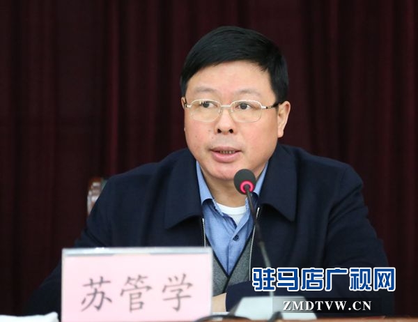 市院黨組成員、政治部主任蘇管學(xué)傳達會議精神并輔導(dǎo).JPG