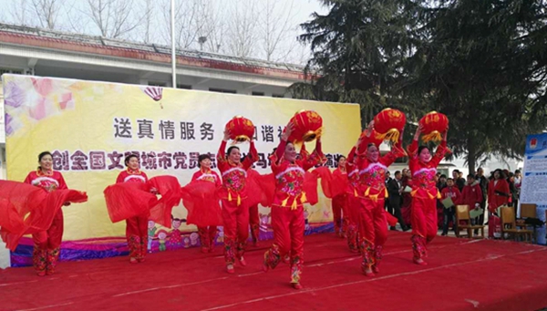 創(chuàng)全國文明城市黨員志愿者文藝演出走進(jìn)馬堰社區(qū)