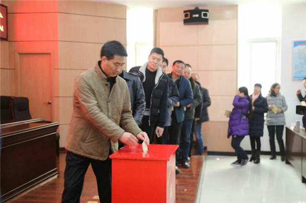 駐馬店開發(fā)區(qū)舉行“送溫暖、獻(xiàn)愛心”捐助儀式