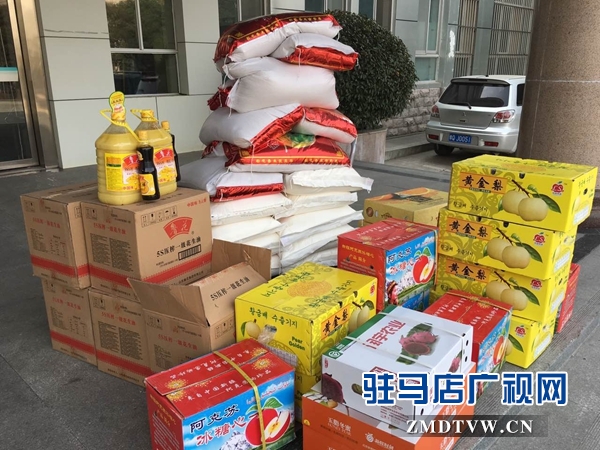 駐馬店市公安局黨委專門訂購了一批米、面、油等年貨慰問辦案民警.jpg
