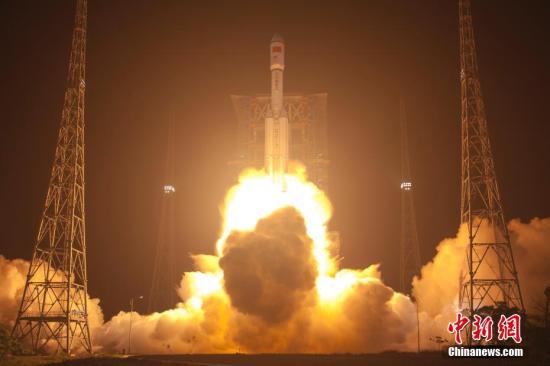 中國自主研制的首艘貨運飛船“天舟一號”于4月20日晚間19時41分在海南文昌航天發(fā)射場成功發(fā)射升空。趙彥勛 攝