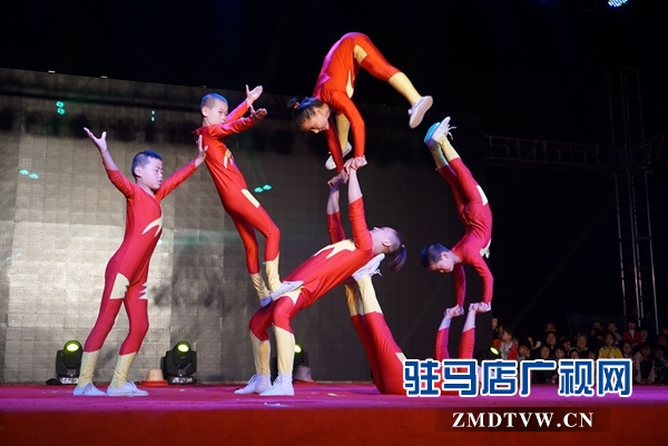 精彩的雜技表演3.jpg