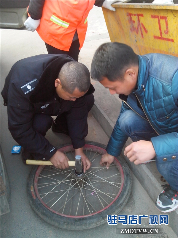 1、舒向田與環(huán)衛(wèi)工人座談交流.jpg