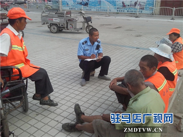 1、舒向田與環(huán)衛(wèi)工人座談交流.jpg