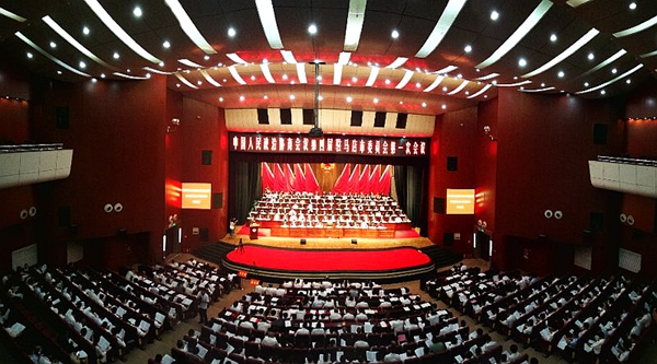 駐馬店市政協(xié)四屆一次會(huì)議隆重開(kāi)幕