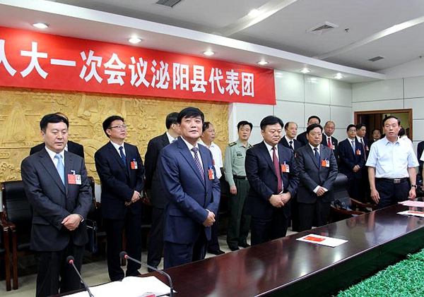 余學(xué)友、陳星等市領(lǐng)導(dǎo)看望出席會(huì)議的人大代表