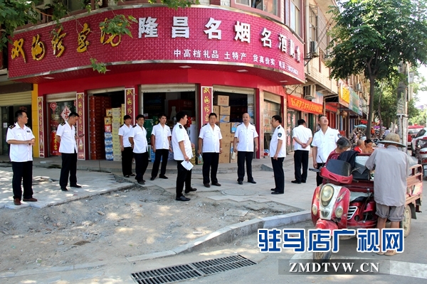 (圖二、檢查副食品商店的室內(nèi)外環(huán)境衛(wèi)生等情況).jpg