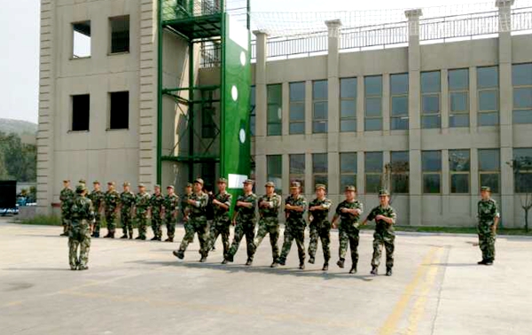 駐馬店市首批專職消防員正進行崗前集中培訓(xùn)