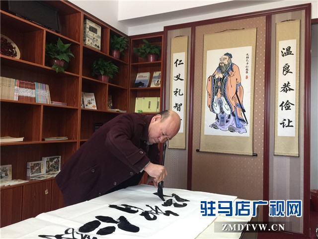 駐馬店童芽蒙正國(guó)學(xué)館舉行修心書(shū)法名家授課儀式