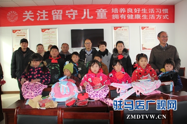 7、留守兒童合影.JPG