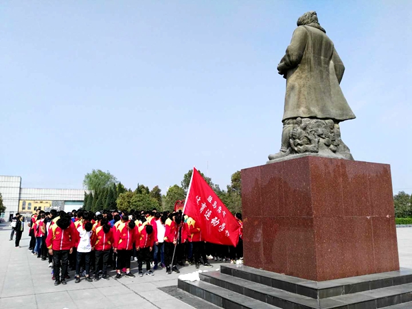 駐馬店市多所學(xué)校組織開(kāi)展“清明祭英烈”主題教育活動(dòng)