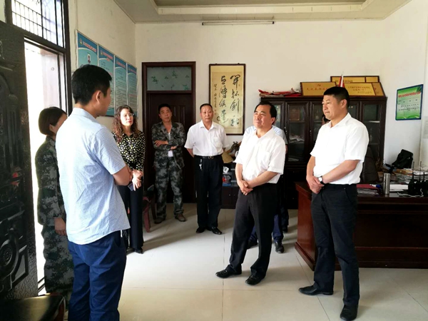 戚存杰到西平縣檢查指導(dǎo)脫貧攻堅(jiān)工作