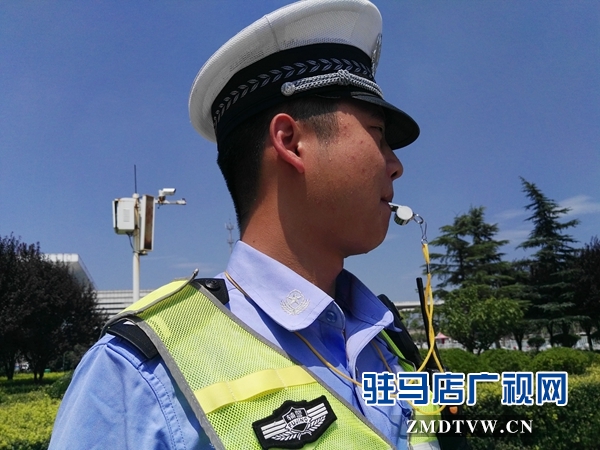 駐馬店:高溫下的魅力“警”色
