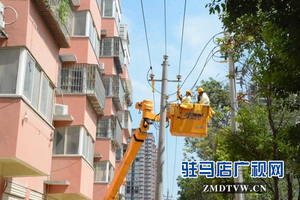 駐馬店:電力工人高溫“烤驗(yàn)”換來(lái)百姓“清涼”
