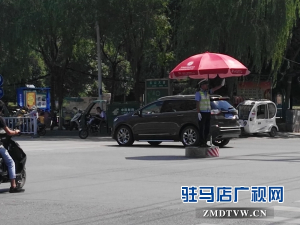 駐馬店:高溫下的魅力“警”色