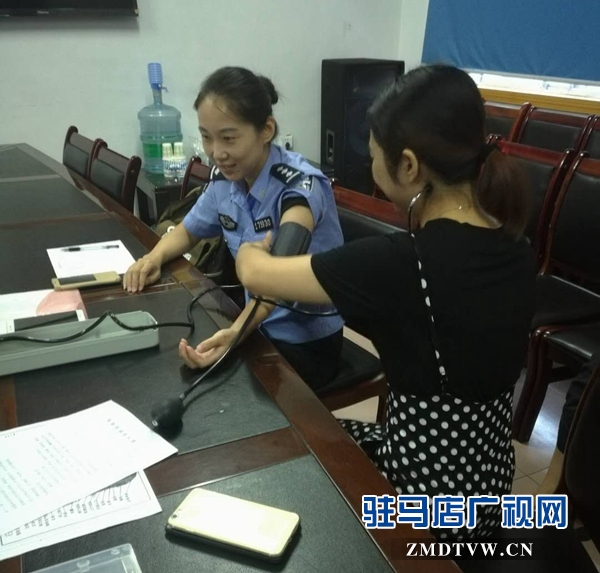 雪松派出所:攜手中醫(yī)義診 關(guān)注民警健康
