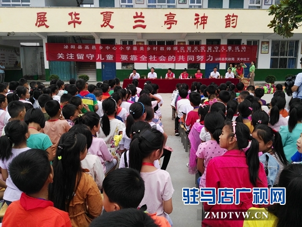 天中義工聯(lián)合會(huì)聯(lián)合愛心企業(yè)開展第34個(gè)教師節(jié)慶?；顒?dòng)