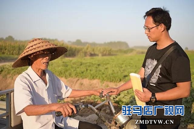上蔡第一書記李紅杰義務代課一年多