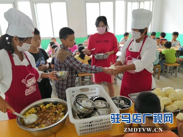 天中義工聯(lián)合會檢查“免費午餐”學(xué)校實施情況