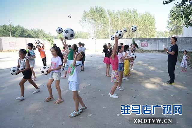 上蔡第一書記李紅杰義務代課一年多
