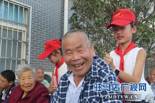 中秋佳節(jié)志愿行 二十七小獻(xiàn)真情
