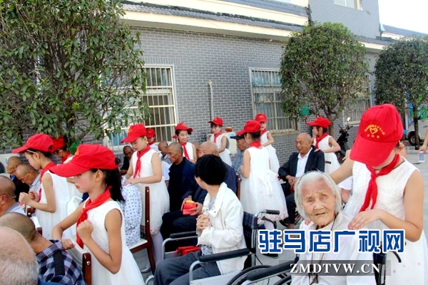 中秋佳節(jié)志愿行 二十七小獻(xiàn)真情