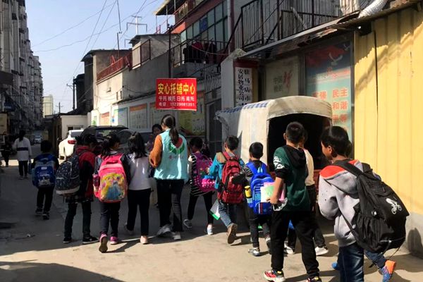 藍色港灣小區(qū)內(nèi)多家培訓(xùn)輔導(dǎo)班噪音擾民惹人煩