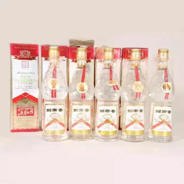 三十年前的名酒都長(zhǎng)啥樣？看看就知道老了