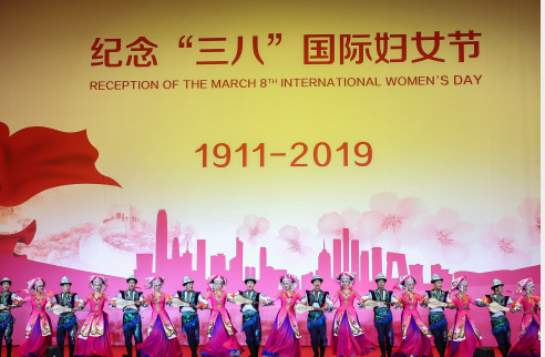 “女神節(jié)”發(fā)生過(guò)這么多有趣的事 外國(guó)人關(guān)注中國(guó)女性愛(ài)“買買買”