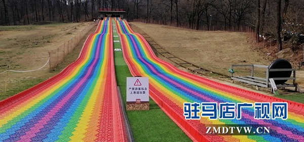 天氣轉(zhuǎn)暖 金頂山迎來春游小高峰