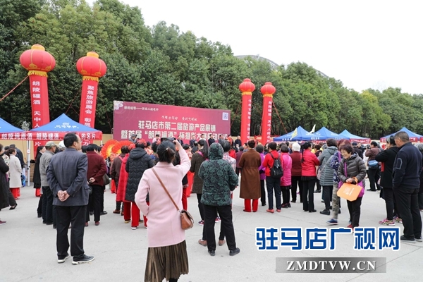 800名北京游客游覽嵖岈山、皇家驛站、天中老街等景區(qū)后爭(zhēng)相搶購(gòu)駐馬店名優(yōu)土特產(chǎn)