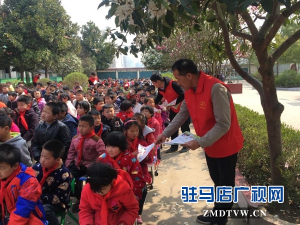 新蔡縣開展“全國中小學(xué)安全教育進(jìn)校園” 宣傳活動