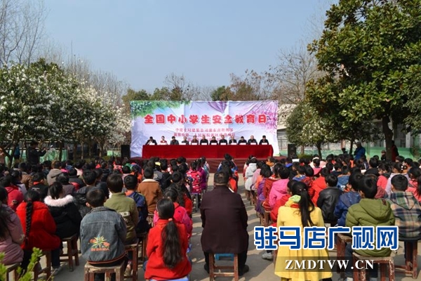 新蔡縣開展“全國中小學(xué)安全教育進(jìn)校園” 宣傳活動