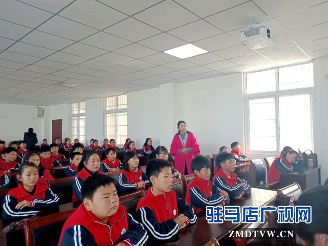 開展心理疏導(dǎo)培訓(xùn) 關(guān)注青少年心理健康