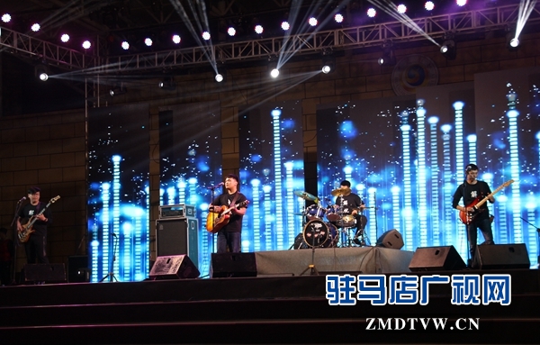 黃淮學(xué)院校園歌手邵帥舉辦首場演唱會(huì)拉開全國巡演的序幕